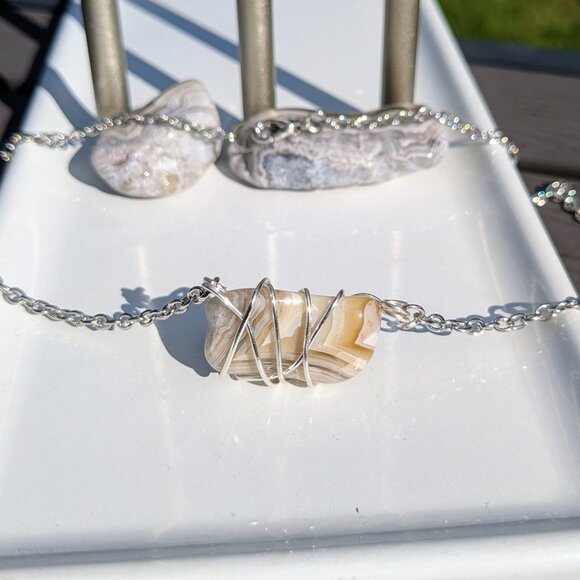 Mexican Lace Agate Wire Wrap Necklace - Picture 4 of 13
